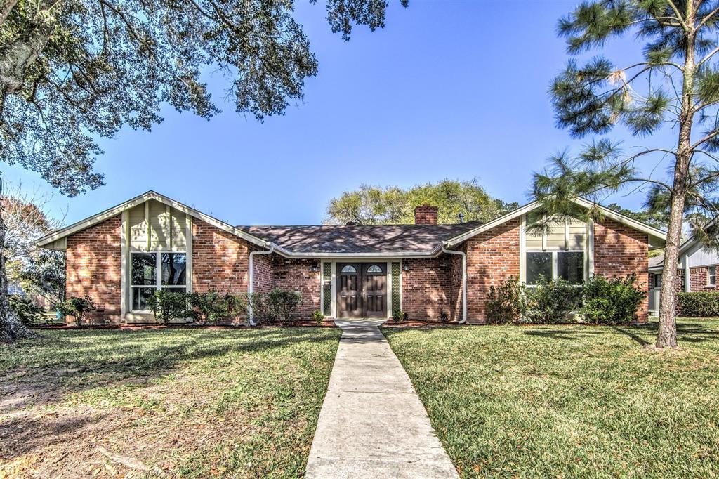 2811 Frostwood Circle, Dickinson, Texas image 1