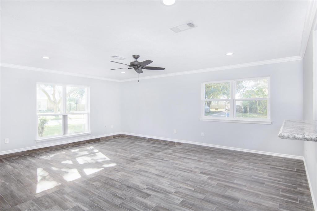 2811 Frostwood Circle, Dickinson, Texas image 13