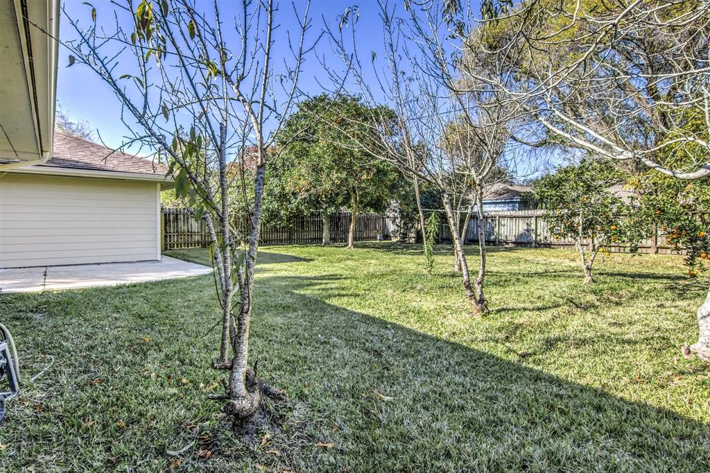 2811 Frostwood Circle, Dickinson, Texas image 35
