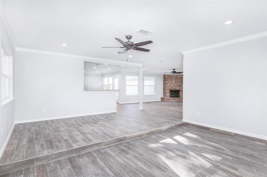 2811 Frostwood Circle, Dickinson, Texas image 15
