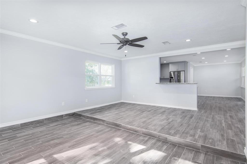 2811 Frostwood Circle, Dickinson, Texas image 14