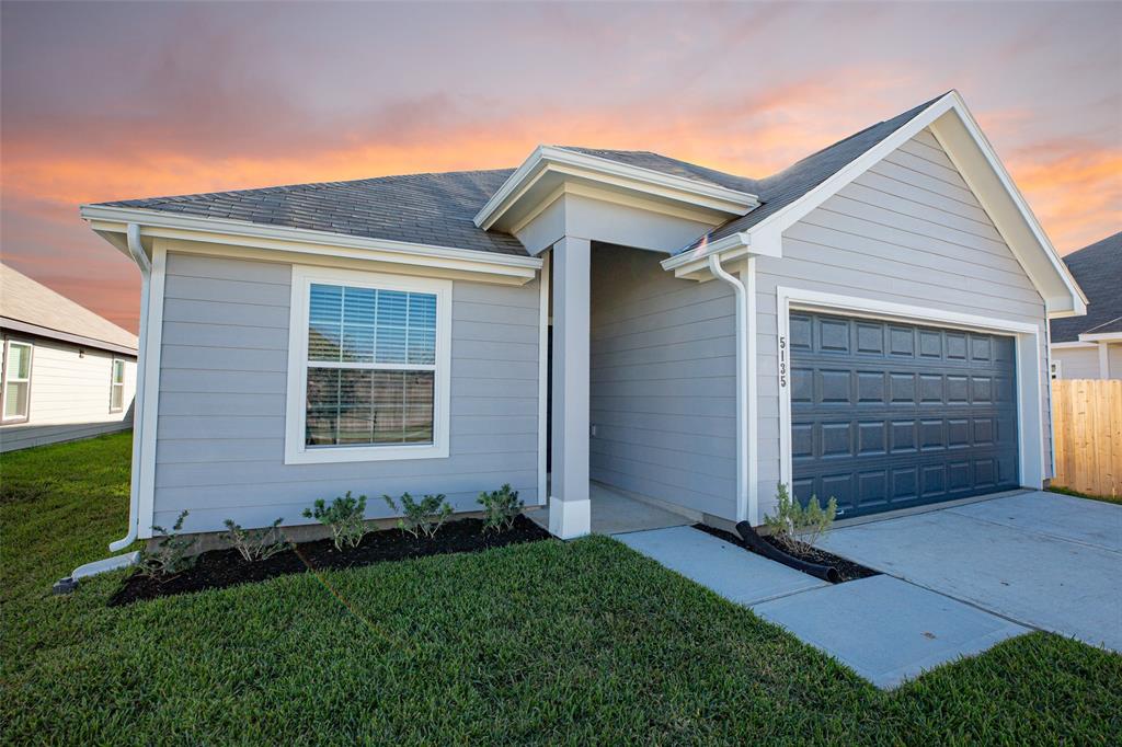 5135 Cannon Christopher Drive, Rosharon, Texas image 2