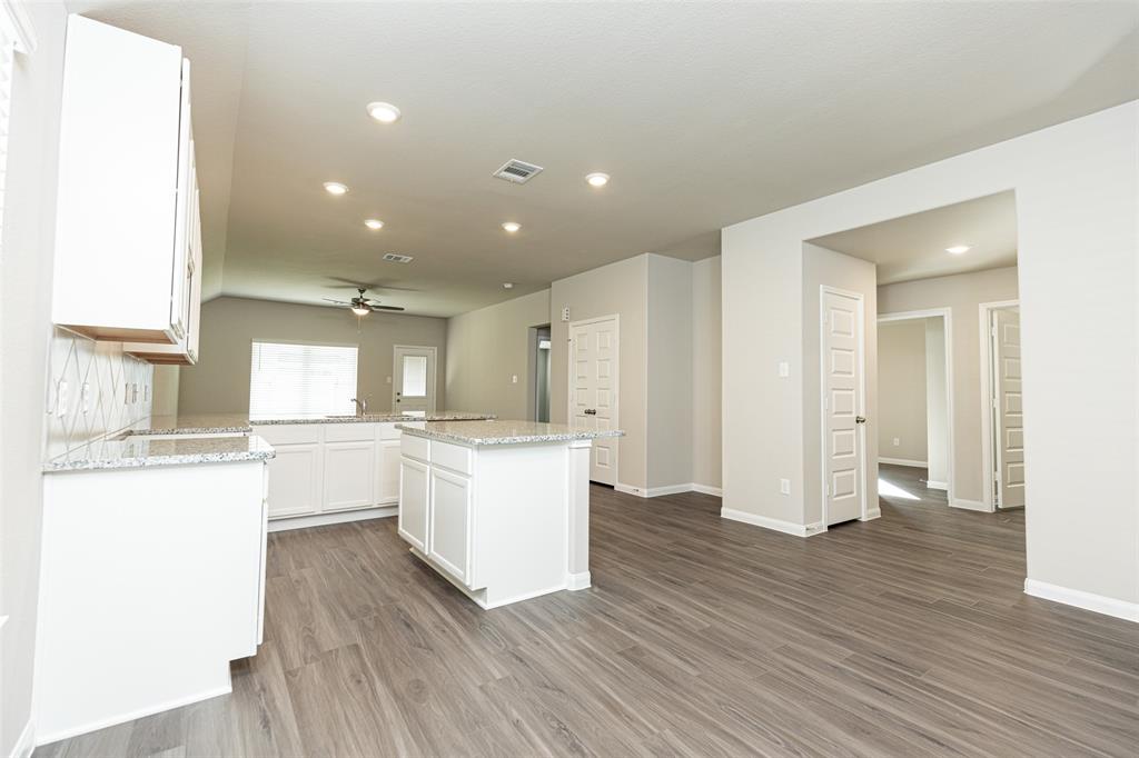 5135 Cannon Christopher Drive, Rosharon, Texas image 9