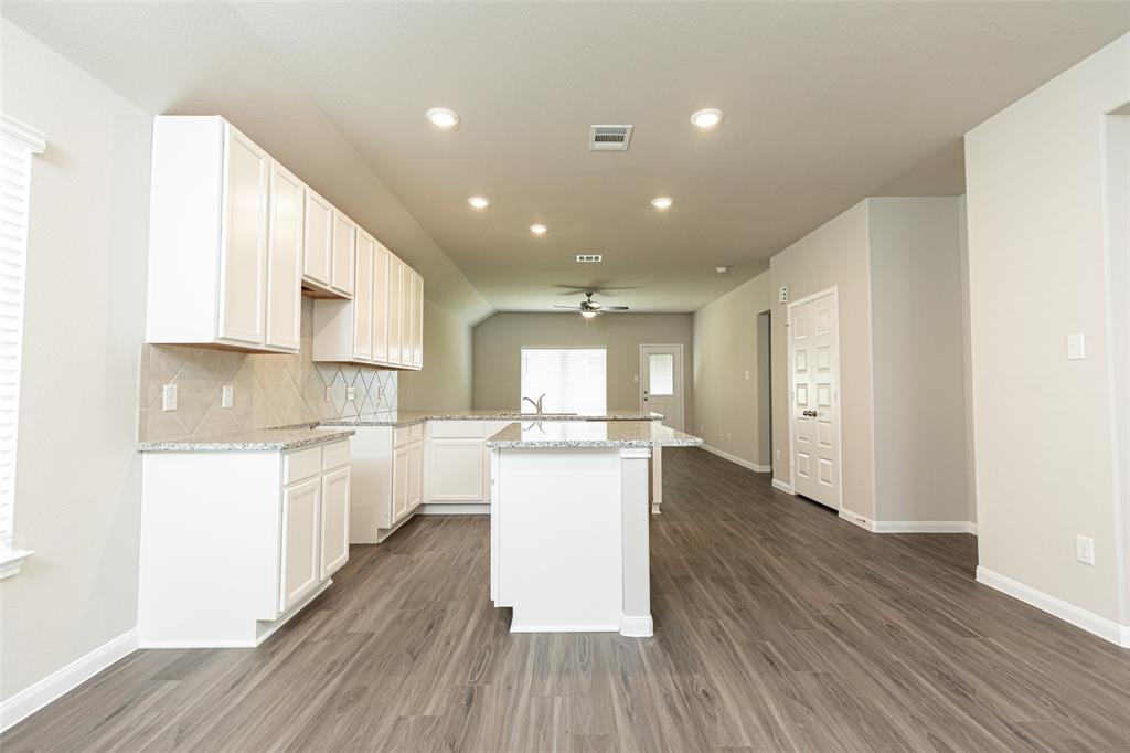 5135 Cannon Christopher Drive, Rosharon, Texas image 8
