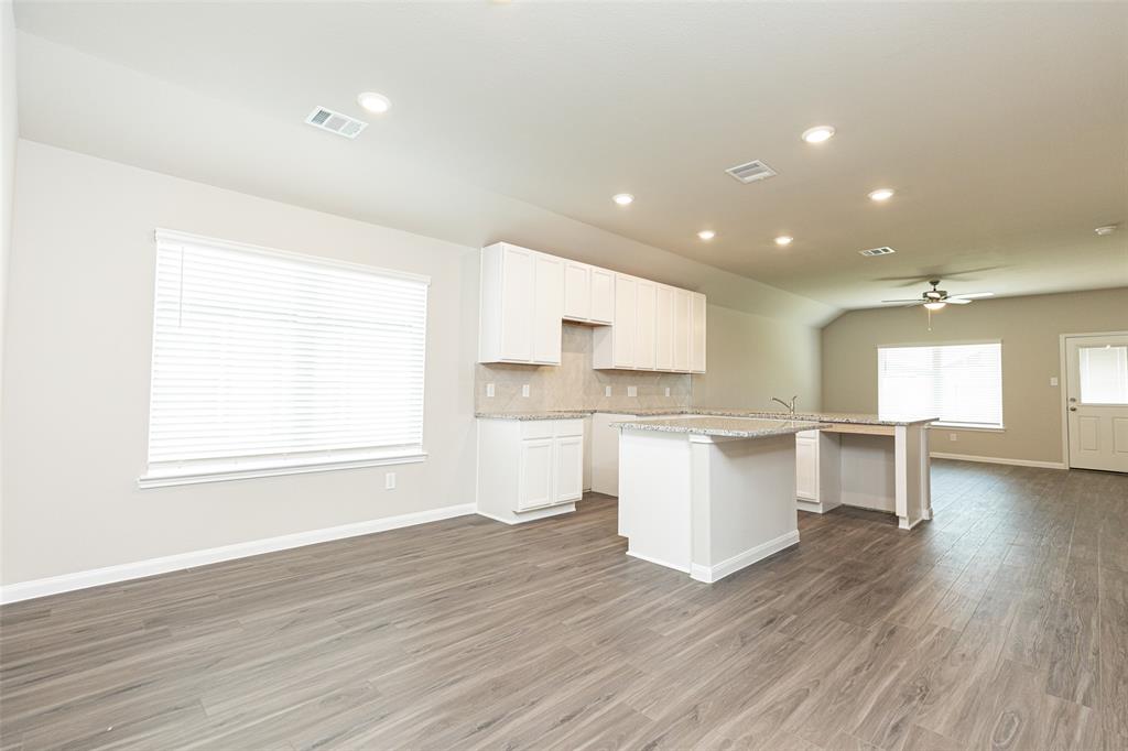 5135 Cannon Christopher Drive, Rosharon, Texas image 7