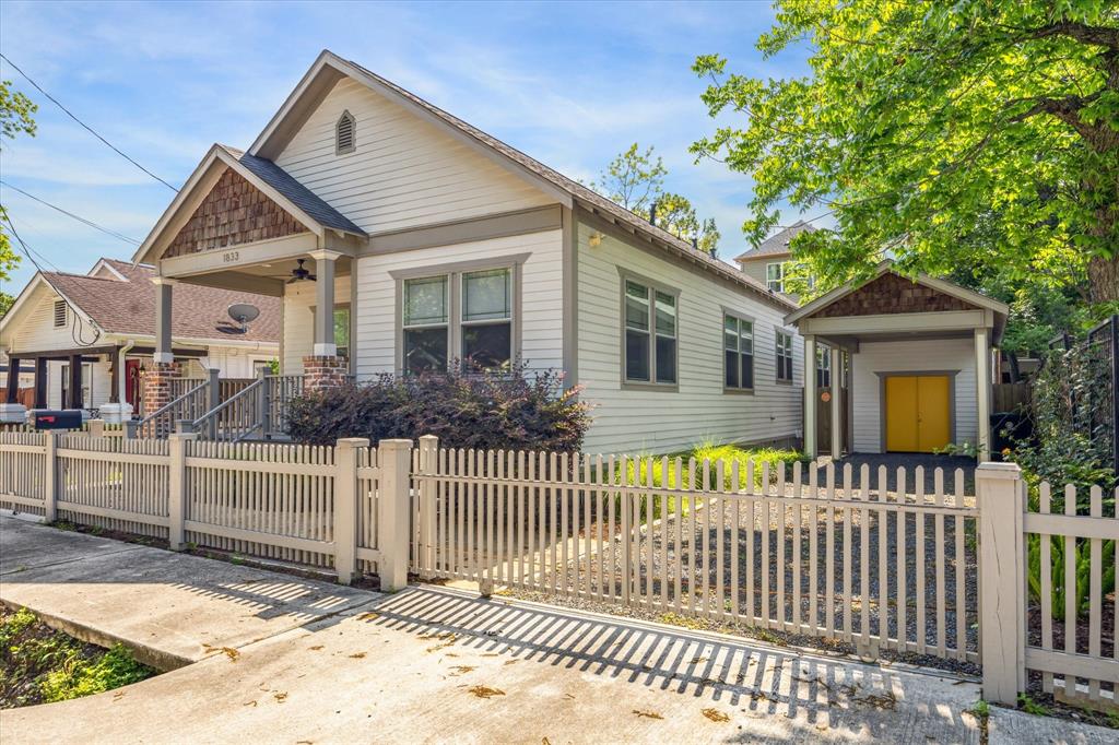 441 E Clark Street, Bartlett, Texas image 2