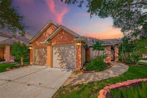 Photo of 13919 Aspen Cove Drive, Houston, TX 77077 (MLS # 37010836)