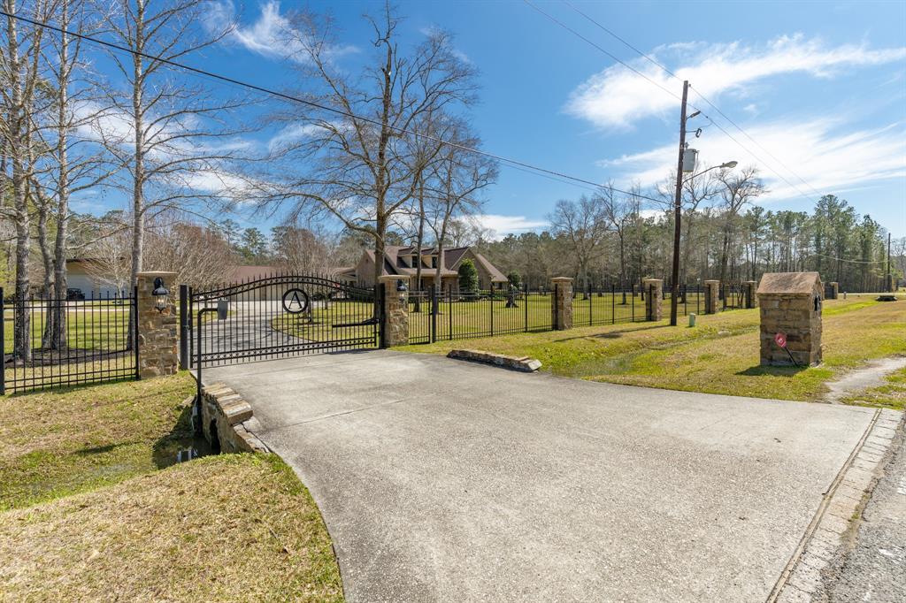 30202 Commons Scenic View Drive, Huffman, Texas image 4