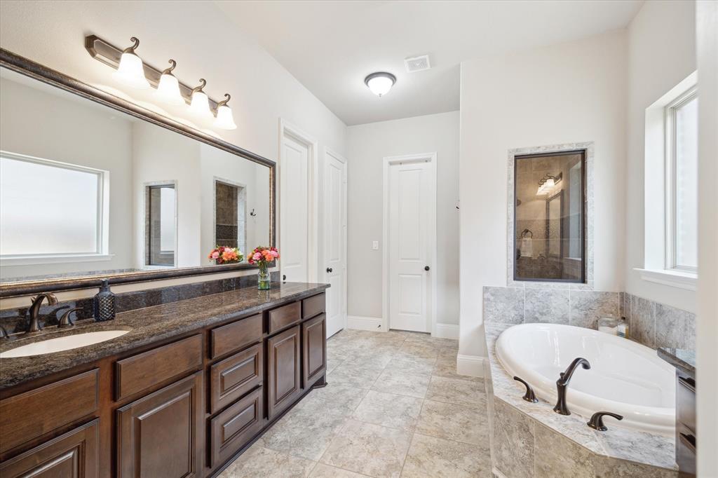 75 Twin Ponds Place, The Woodlands, Texas image 15