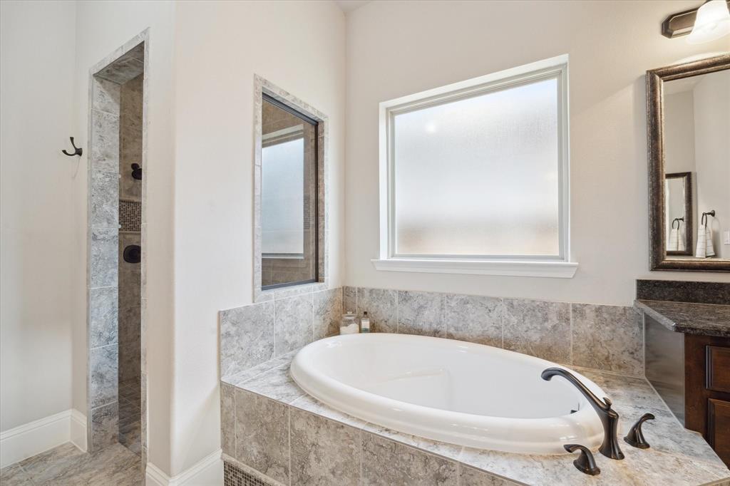 75 Twin Ponds Place, The Woodlands, Texas image 16