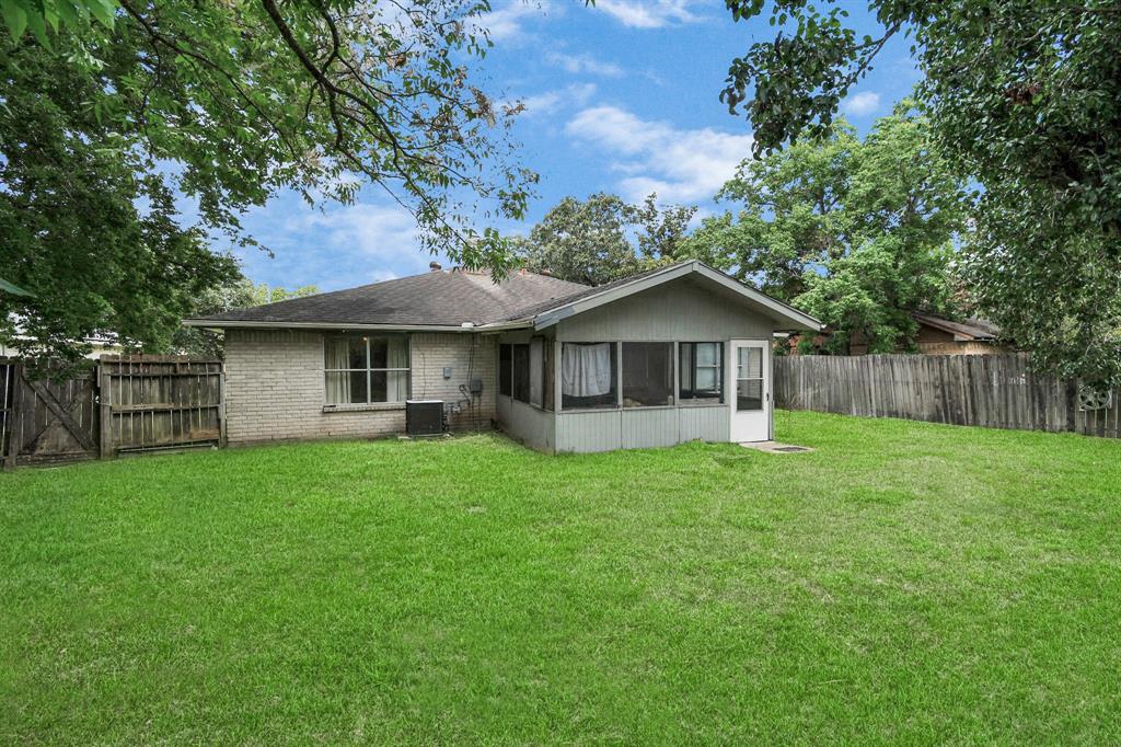 435 Oakdale Drive, Stafford, Texas image 5