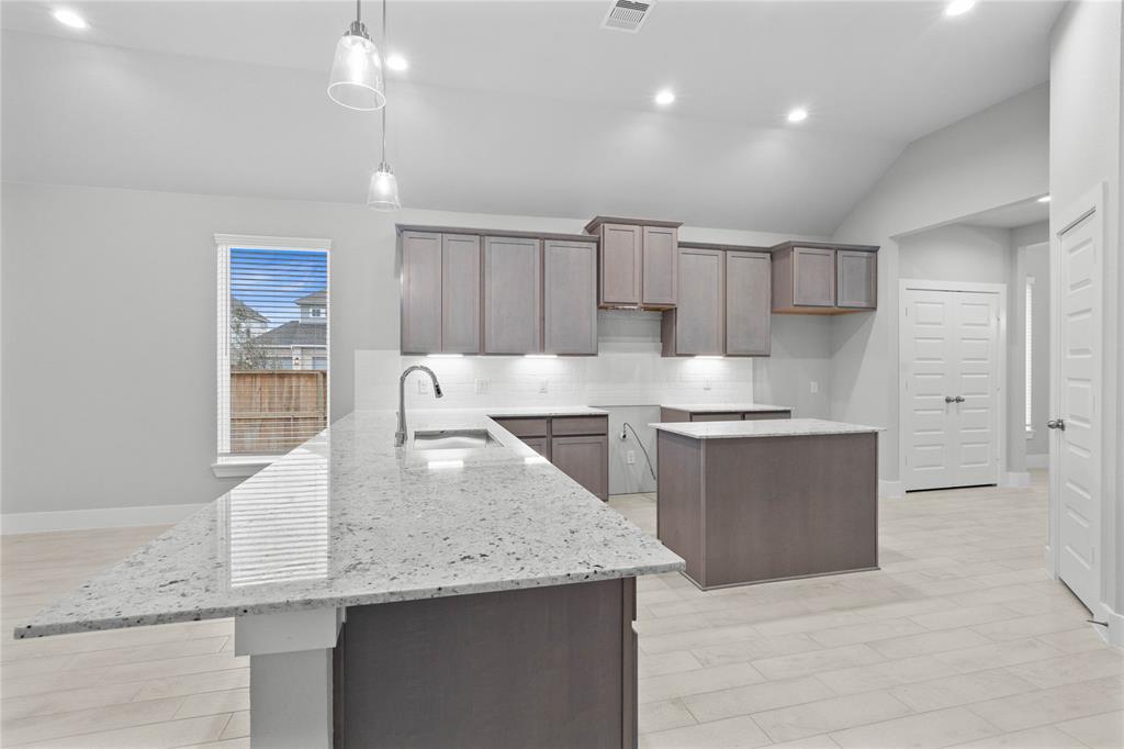 400 Hampton Edge Lane, Waller, Texas image 9