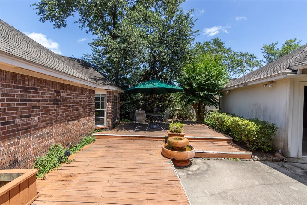 2107 Enchanted Lake Drive, League City, Texas image 38