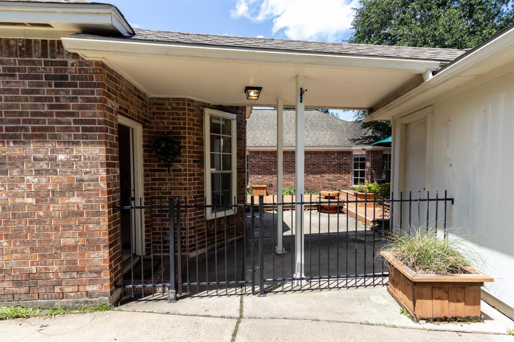 2107 Enchanted Lake Drive, League City, Texas image 45