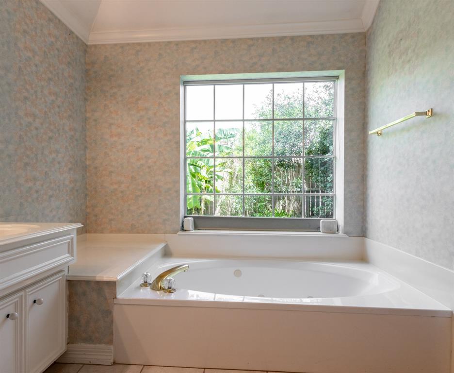 2107 Enchanted Lake Drive, League City, Texas image 21
