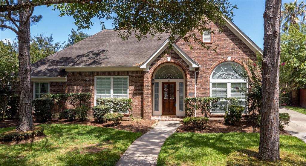 2107 Enchanted Lake Drive, League City, Texas image 1