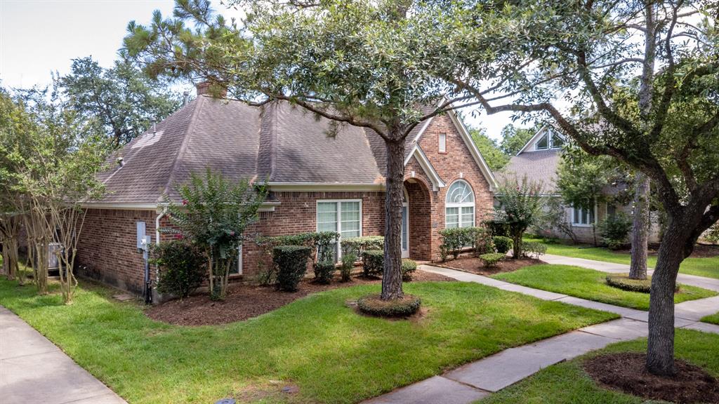 2107 Enchanted Lake Drive, League City, Texas image 2