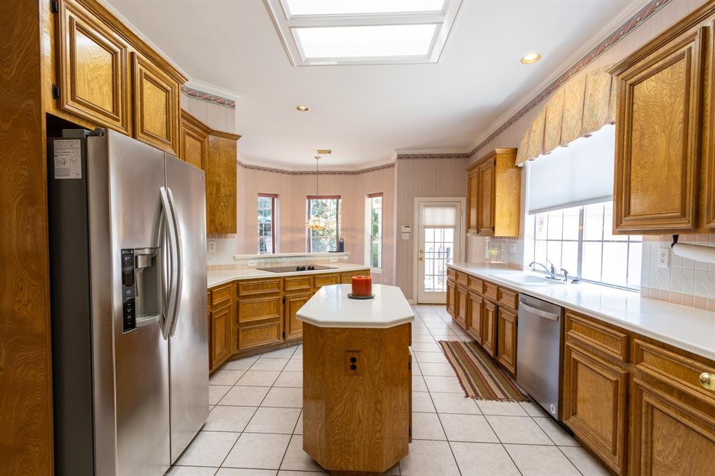 2107 Enchanted Lake Drive, League City, Texas image 12