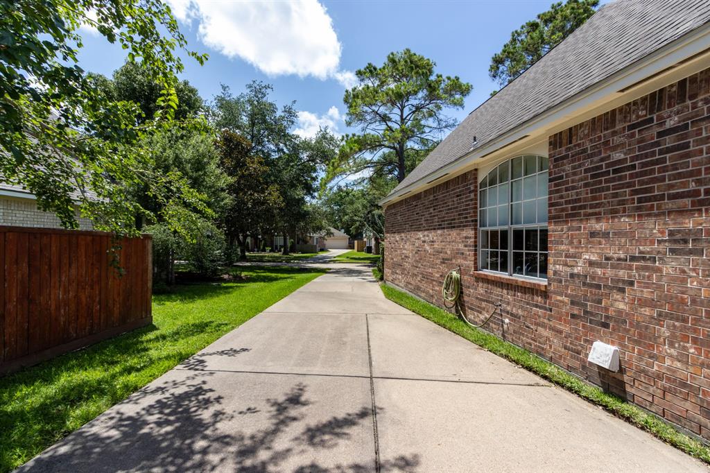 2107 Enchanted Lake Drive, League City, Texas image 44