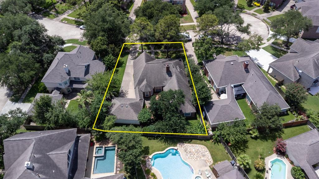 2107 Enchanted Lake Drive, League City, Texas image 3