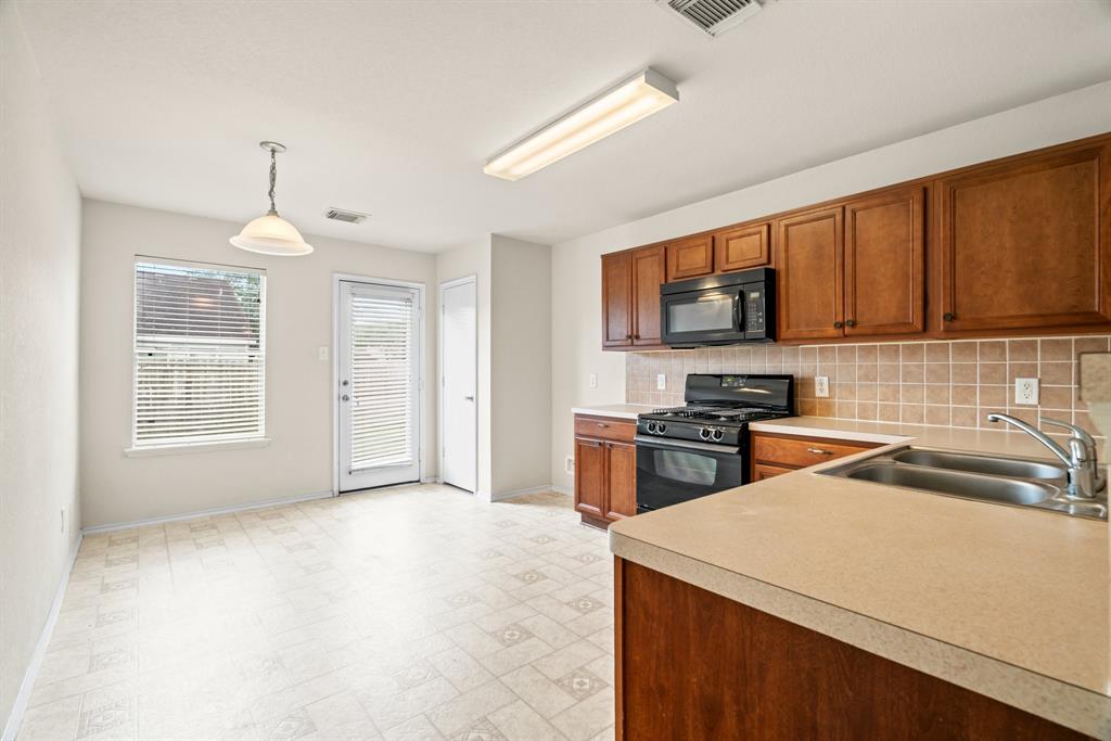 8110 Chancewood Lane, Humble, Texas image 6