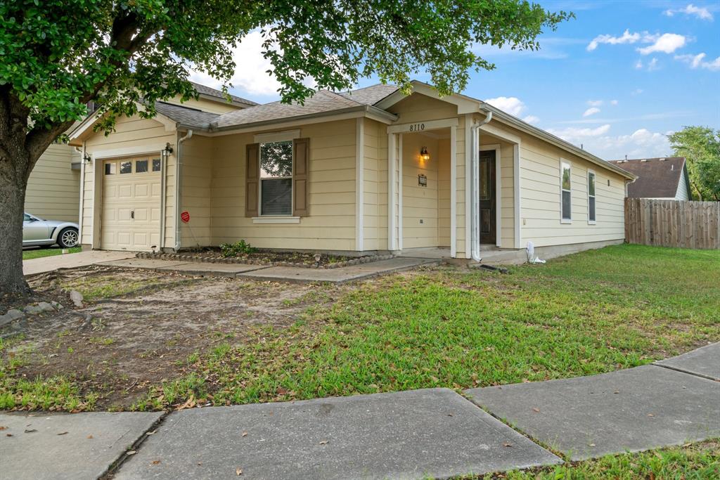 8110 Chancewood Lane, Humble, Texas image 1