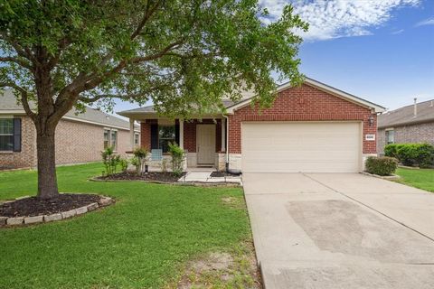 Single Family Residence in Rosenberg TX 8006 Clover Leaf Drive.jpg