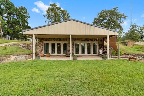 Photo of 18 Arrowhead Drive, Huntsville, TX 77320 (MLS # 43698683)