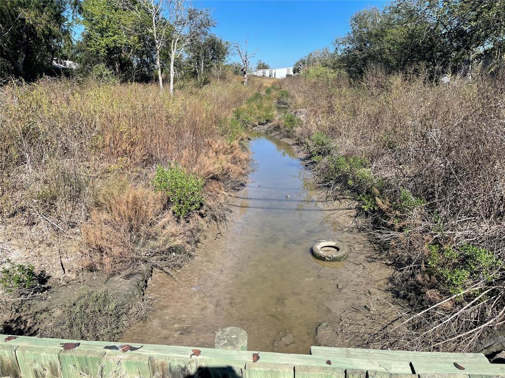 E Craymer Avenue, Palacios, Texas image 13