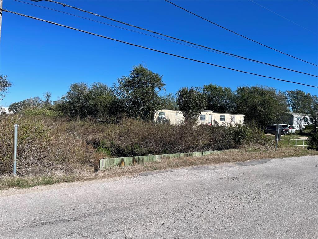 E Craymer Avenue, Palacios, Texas image 11