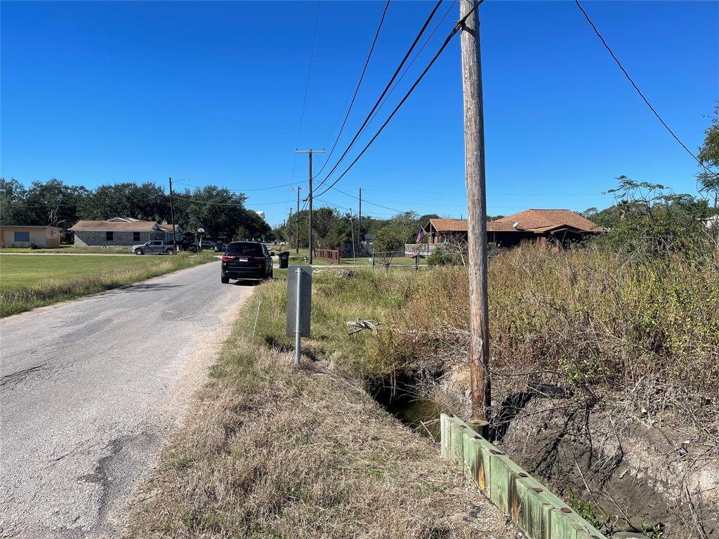 E Craymer Avenue, Palacios, Texas image 6