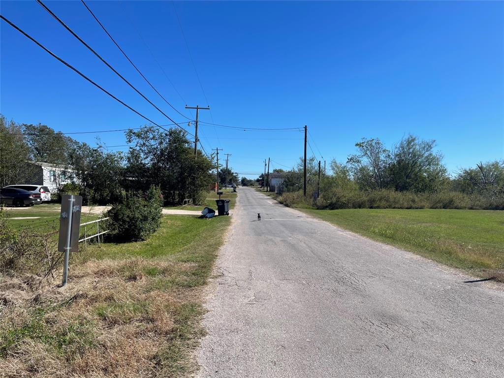 E Craymer Avenue, Palacios, Texas image 4