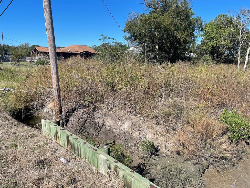 E Craymer Avenue, Palacios, Texas image 7