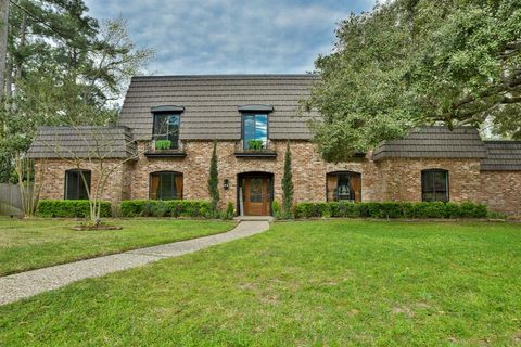 Single Family Residence in Houston TX 5518 Three Oaks Circle 1.jpg