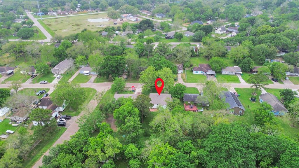 602 Bluebonnet Drive, La Marque, Texas image 2
