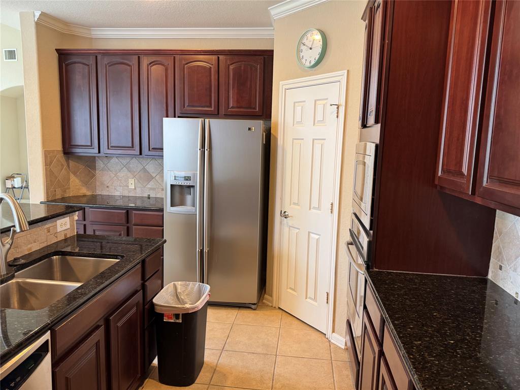 11703 Sterling Brook Street, Pearland, Texas image 5
