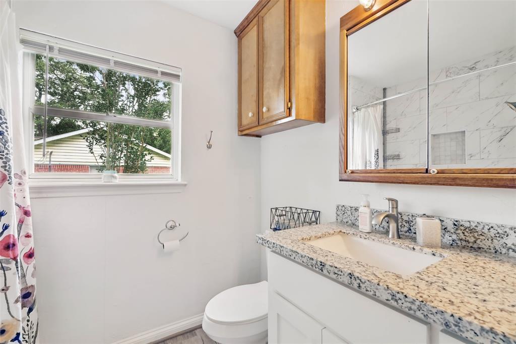 630 N Rockisland Street, Angleton, Texas image 20