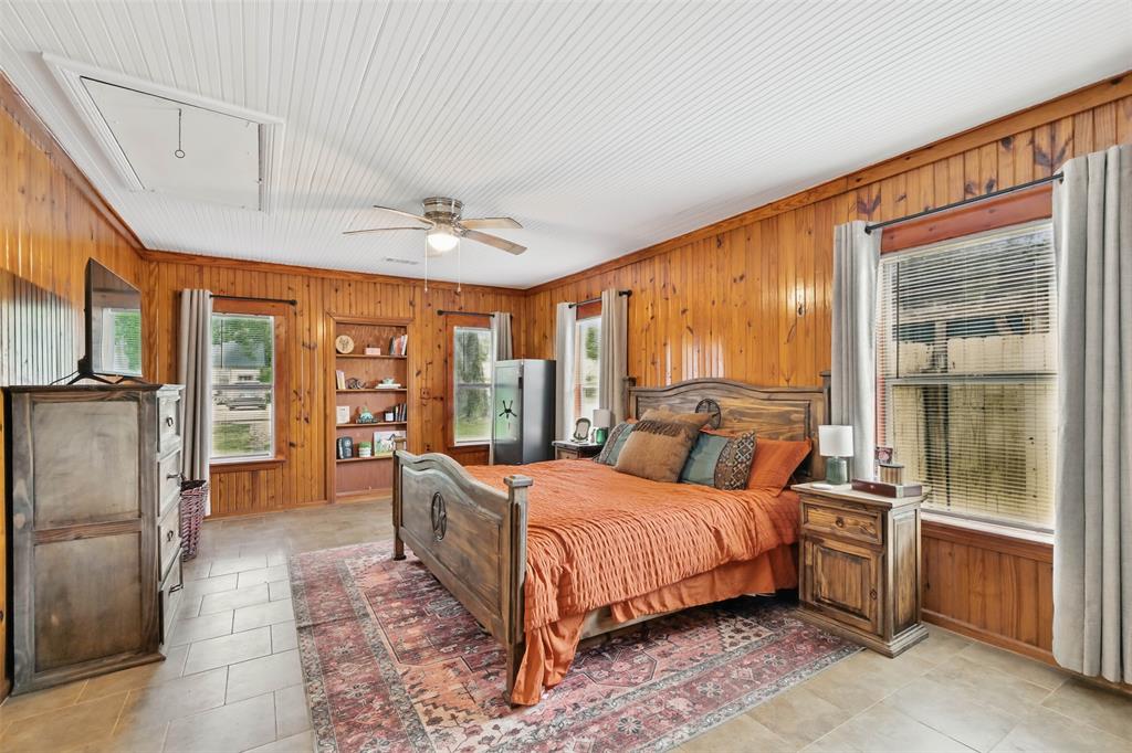 630 N Rockisland Street, Angleton, Texas image 11