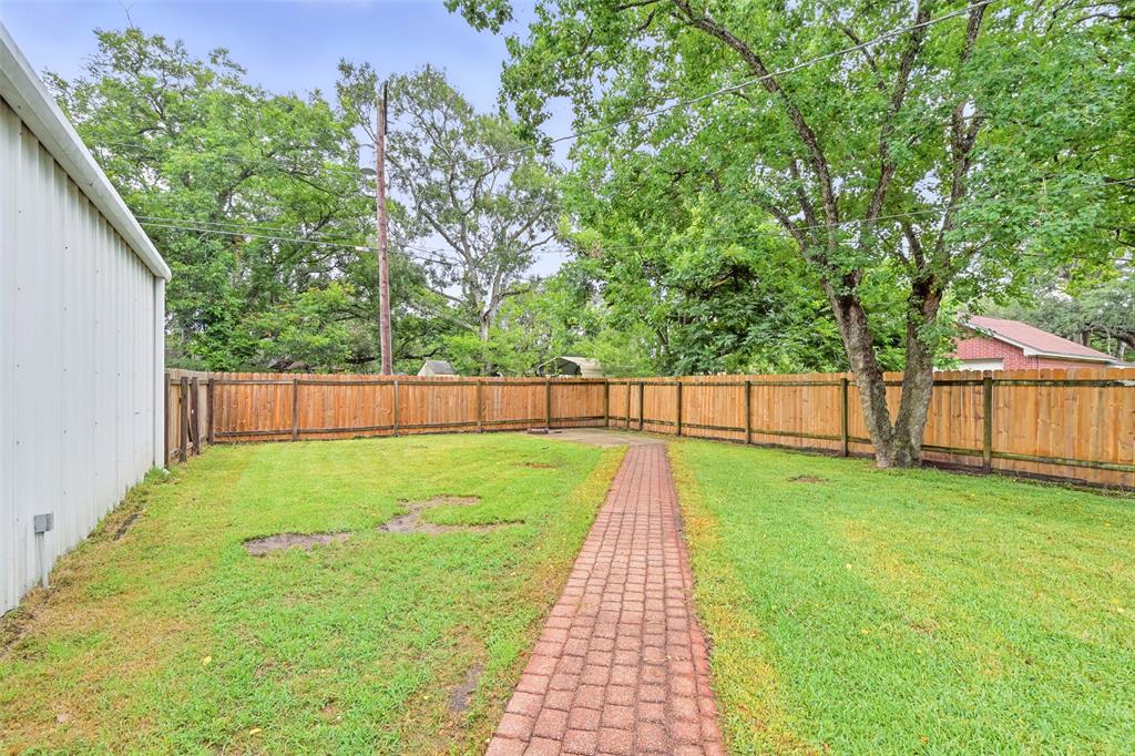 630 N Rockisland Street, Angleton, Texas image 29