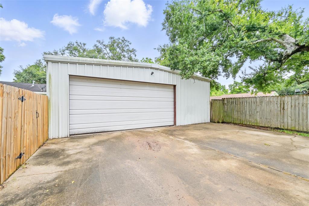 630 N Rockisland Street, Angleton, Texas image 27