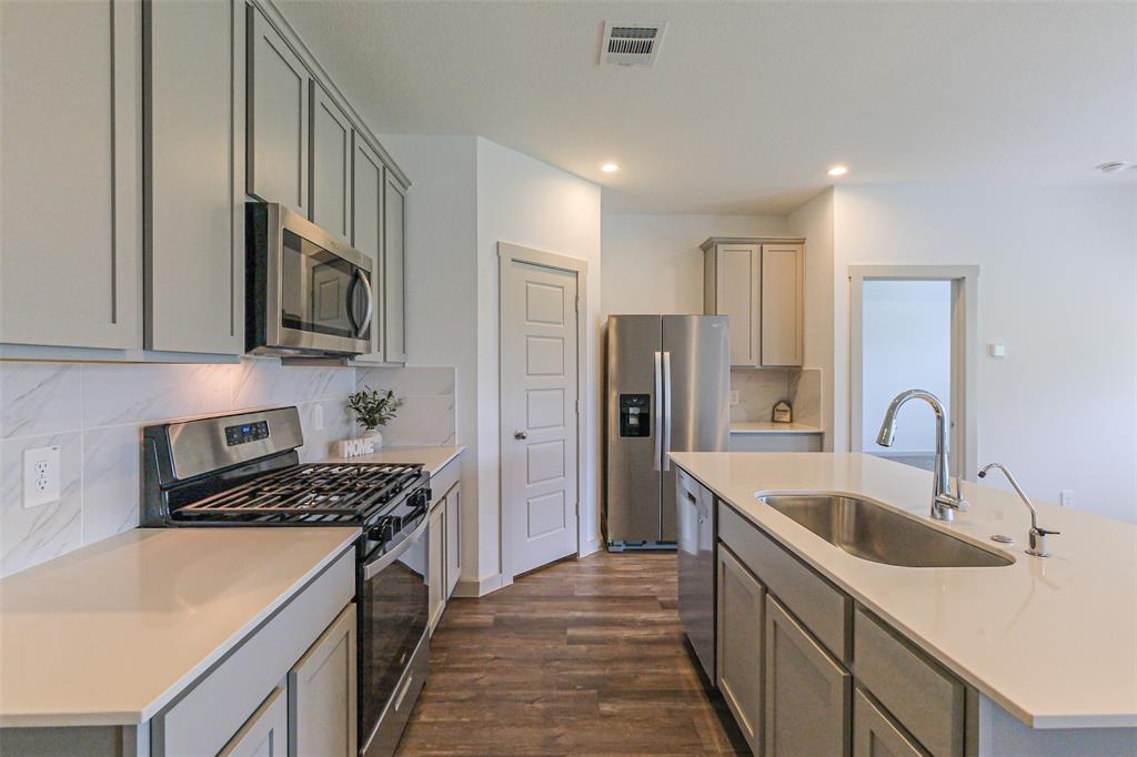 1102 Texel Street, Rosharon, Texas image 4