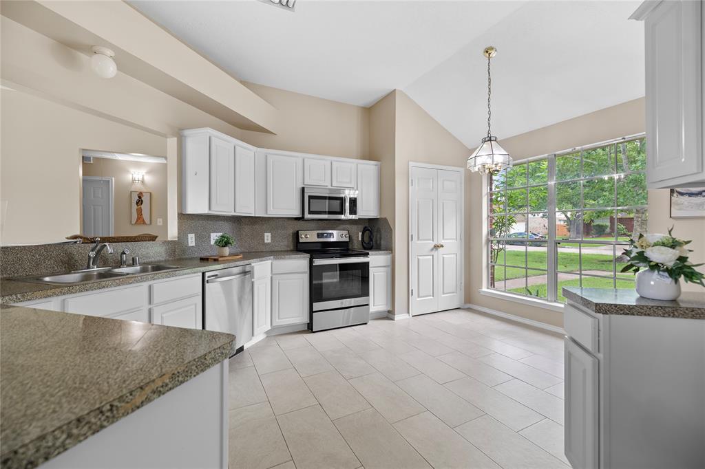 4214 Custer Creek Drive, Missouri City, Texas image 13