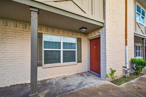 Photo of 1701 Upland Drive #184, Houston, TX 77043 (MLS # 32611261)