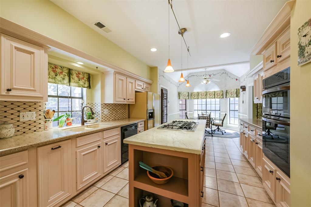 18907 Canoe Crest Court, Humble, Texas image 12