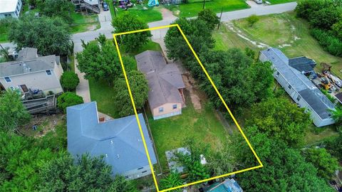 Photo of 4717 Heron Street, Hitchcock, TX 77563 (MLS # 40090790)