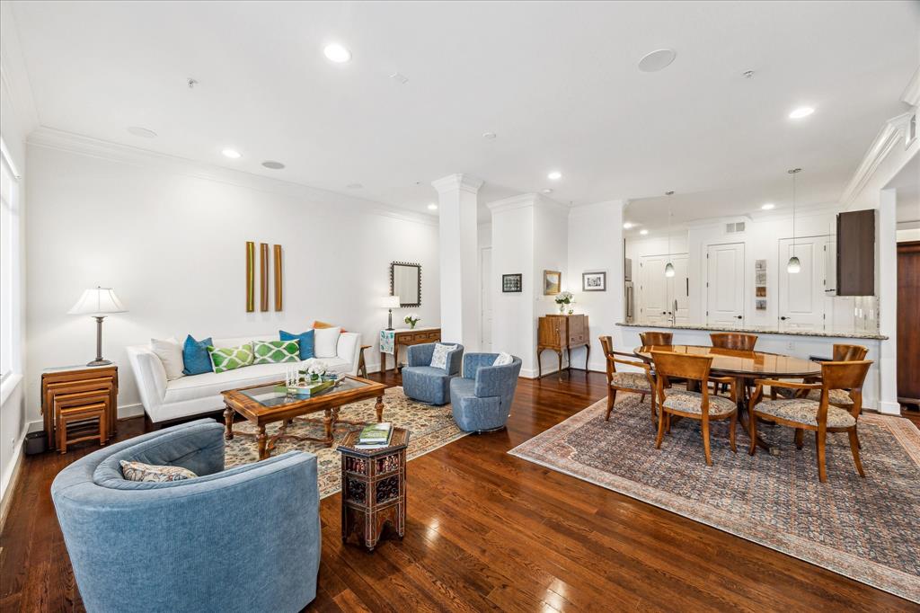 510 Lovett Boulevard 310