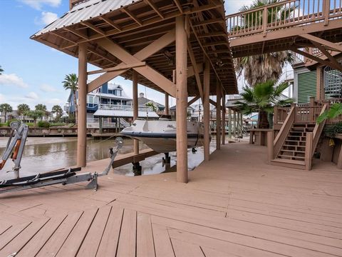 A home in San Leon