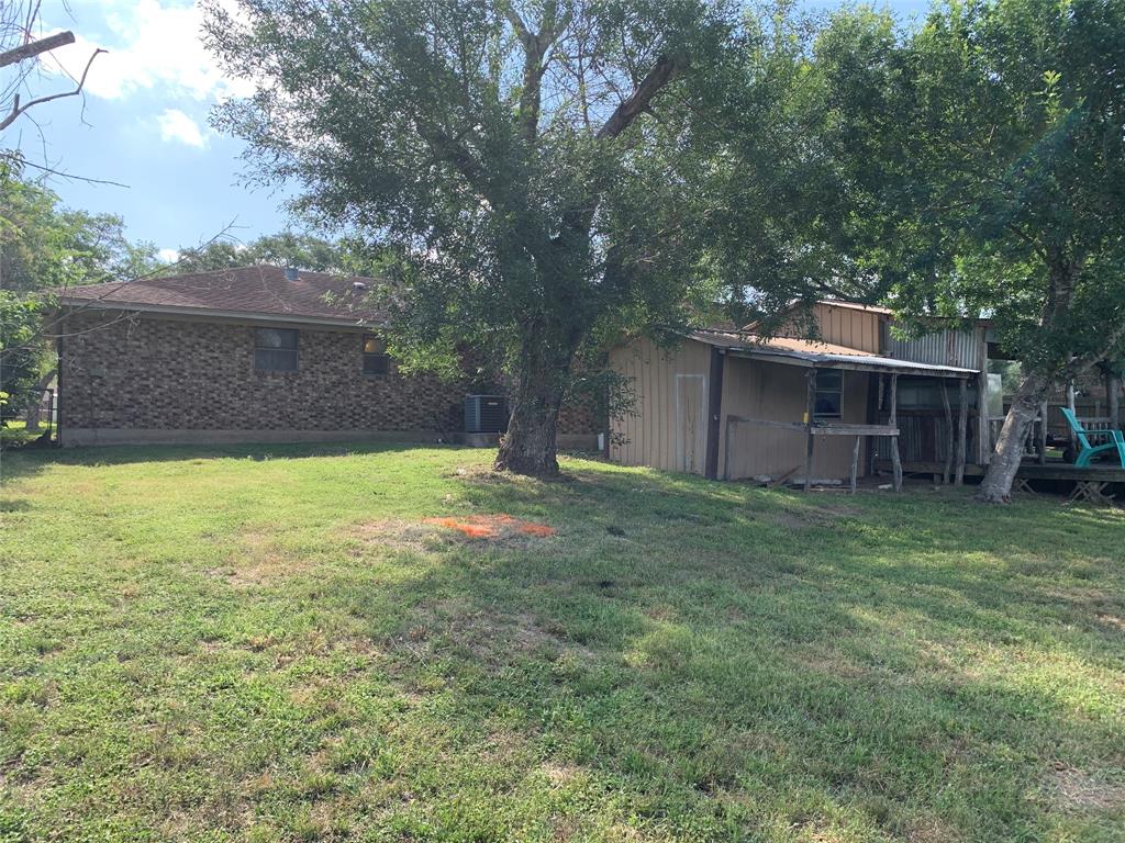 105 Meadow Creek Drive, Schulenburg, Texas image 25