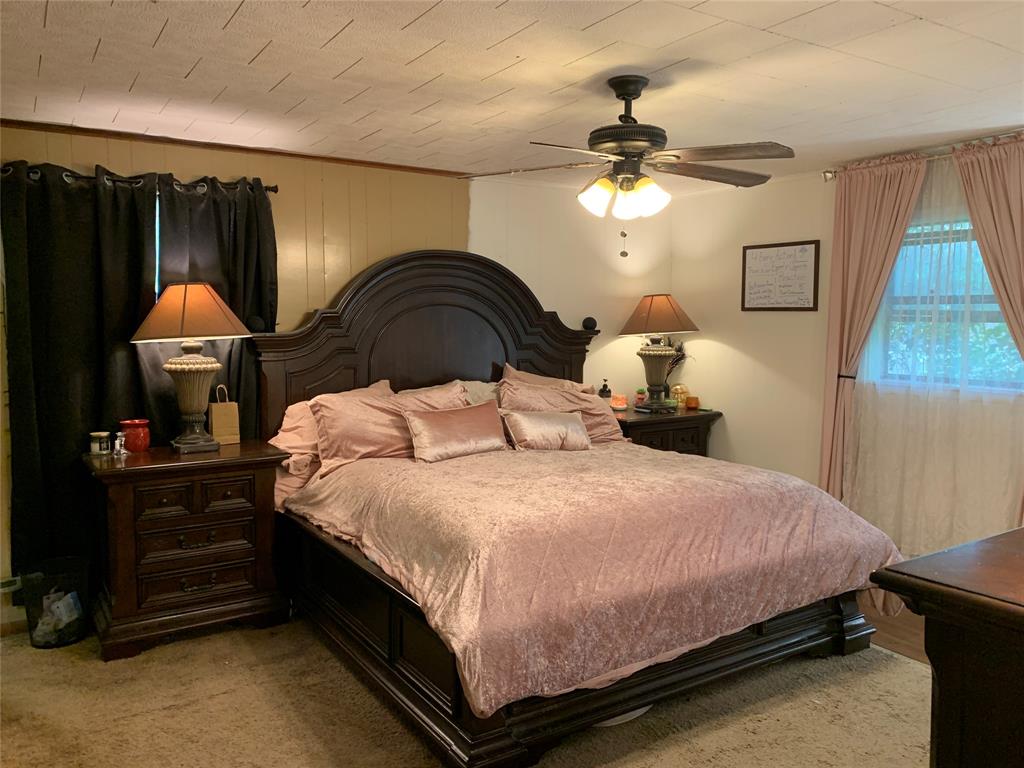 105 Meadow Creek Drive, Schulenburg, Texas image 13