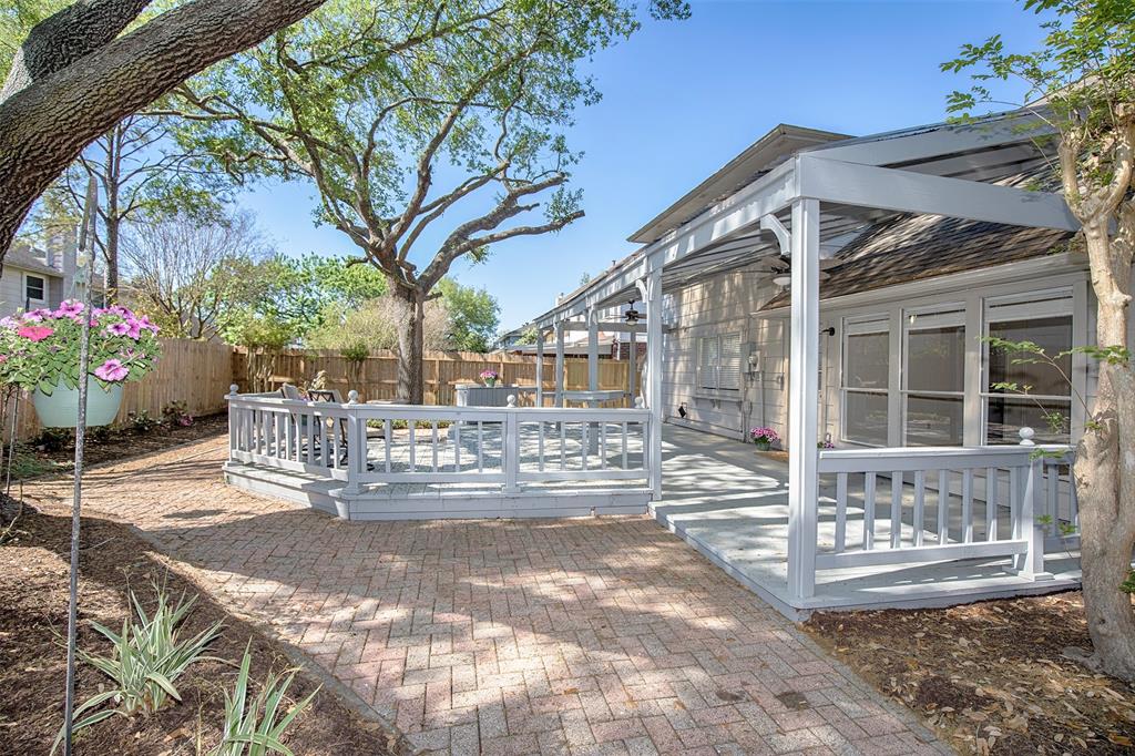 4423 Girl Scout Lane, Friendswood, Texas image 31